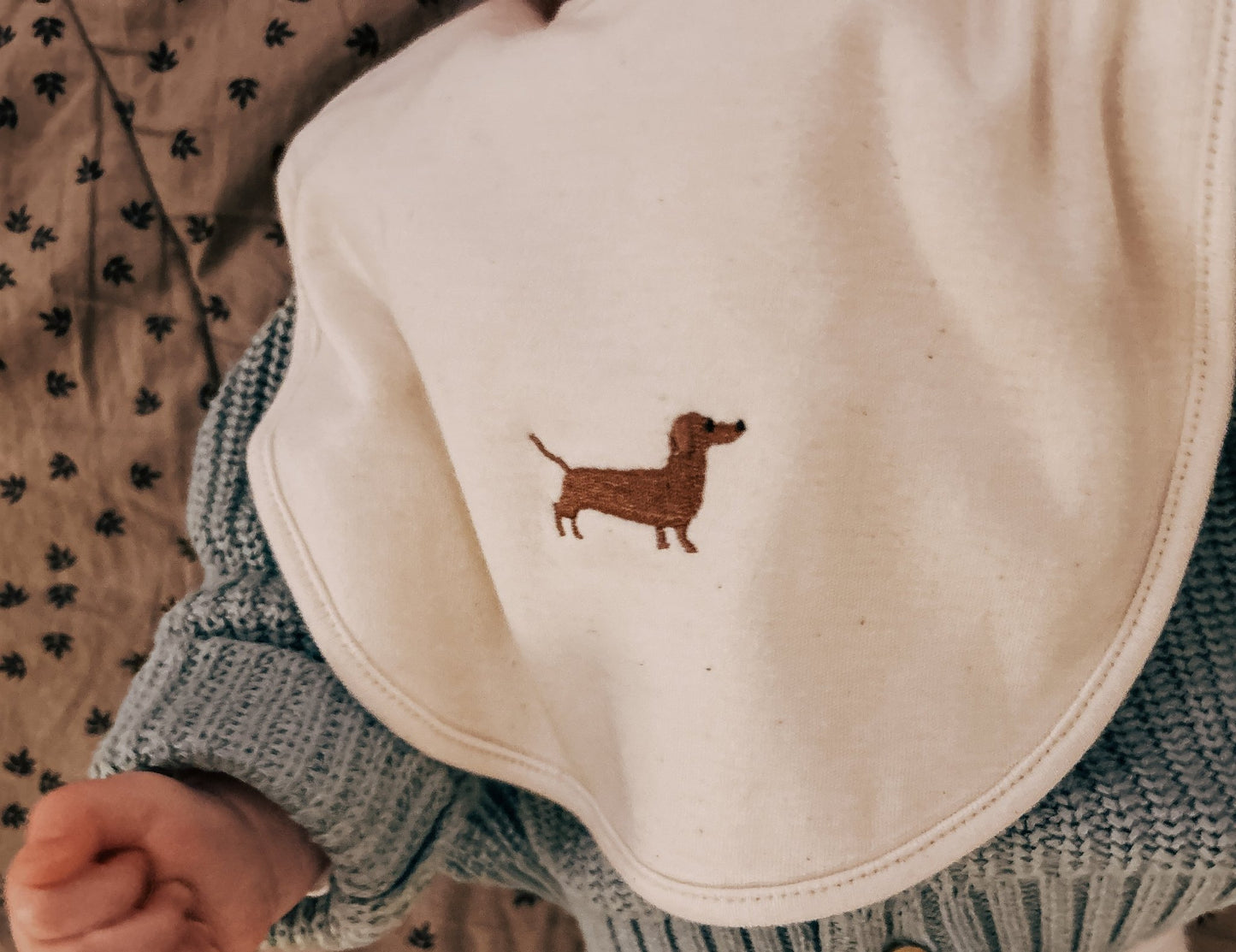 Baby - Lätzchen mit Dackel - Stick - tierly - Shirt