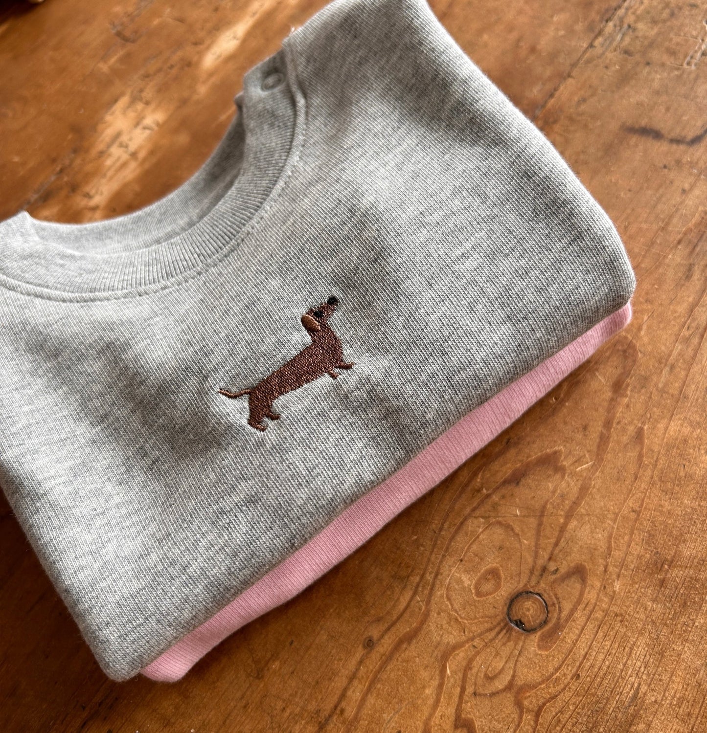 Baby - Sweatshirt mit Dackel - Stick - tierly - Sweatshirt
