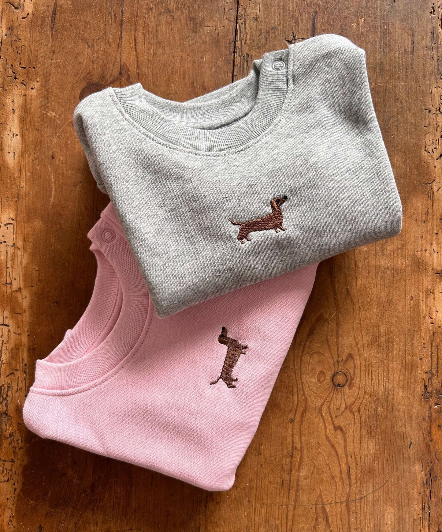 Baby - Sweatshirt mit Dackel - Stick - tierly - Sweatshirt