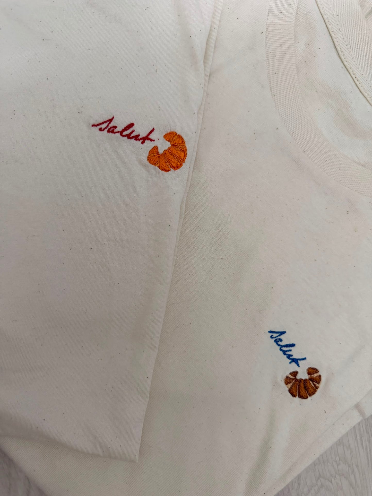 LAGER SALE I T-Shirt mit salut-Stick